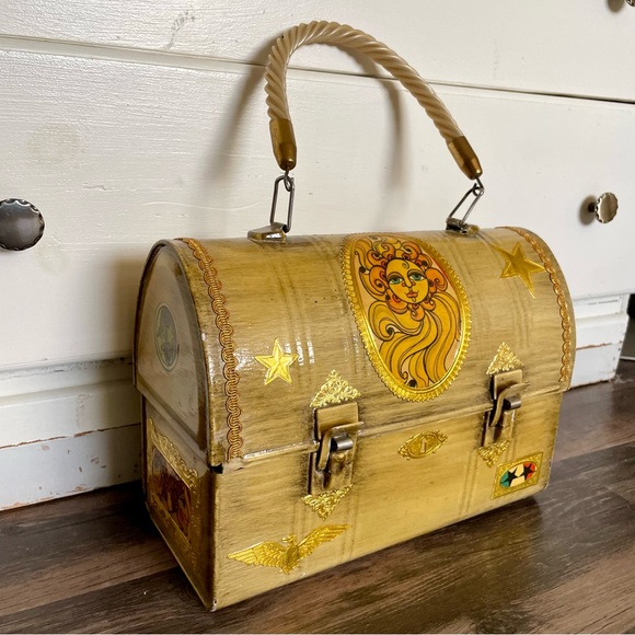 Vintage Decoupage Metal Lunchbox Purse Handbag Yellow Astrology Aquarius 1970 - Picture 3 of 11